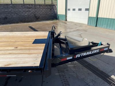 New PJ Trailers 22' Hydraulic Deckover Tilt (T8)