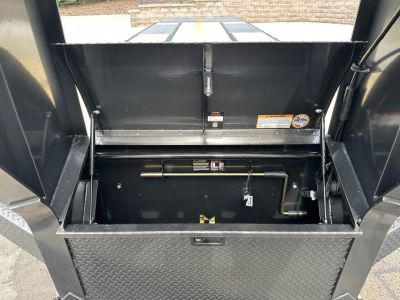 New Diamond C 30' FMAX210 Gooseneck w/Max Ramps