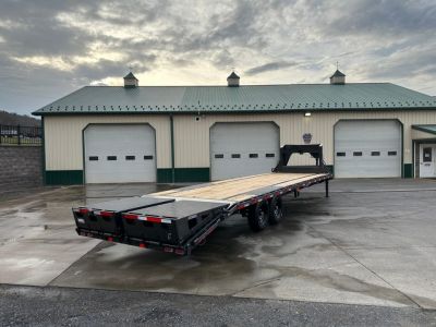 New Diamond C 30' FMAX207 Gooseneck w/Max Ramps
