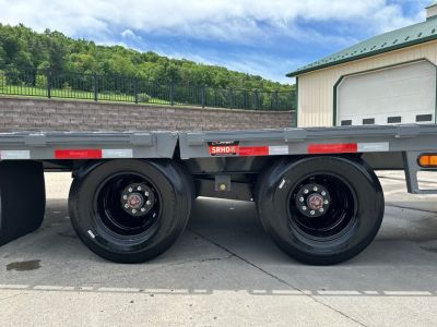 New Diamond C 32' FMAX210 Gooseneck w/Hydraulic Dovetail