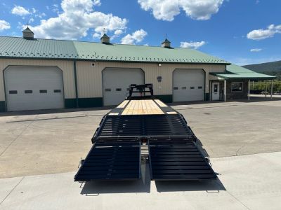 New PJ 30' Low-Pro Quest Series Gooseneck w/Monster Ramps