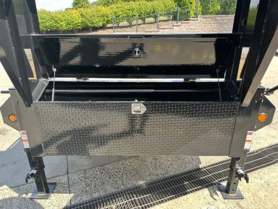 New PJ 30' Low-Pro Quest Series Gooseneck w/Monster Ramps
