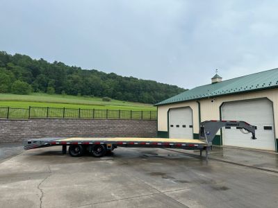 New Diamond C 32' FMAX212 Gooseneck w/Max Ramps