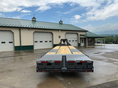 New Diamond C 32' FMAX212 Gooseneck w/Max Ramps