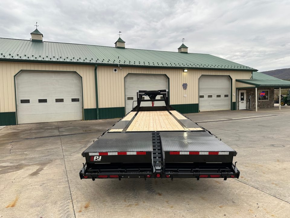 New 2027 PJ Trailers LQ Flatbed Trailer