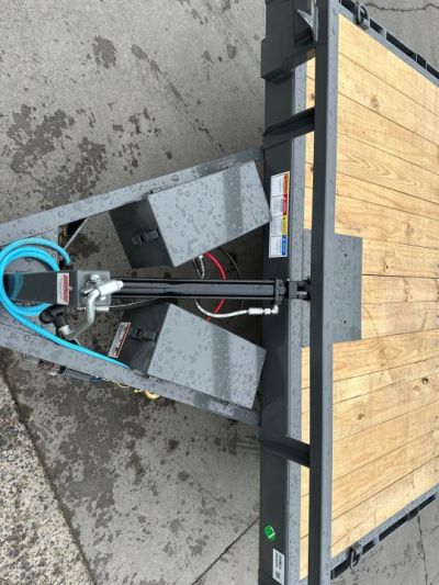 New PJ Trailers 20' Hydraulic Quick Tilt (TH)