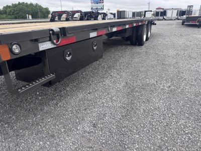 New 2026 MAXX-D 32' YDX Hydraulic Dovetail Gooseneck Equipment Trailer