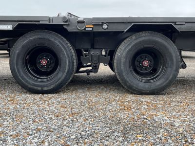New 2027 MAXXD Hydraulic Dovetail Gooseneck Trailer | 32' x 102' 25K GVWR