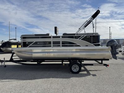 Used 2025 Bennington 18 S Cruise Pontoon Boat Narrow Beam