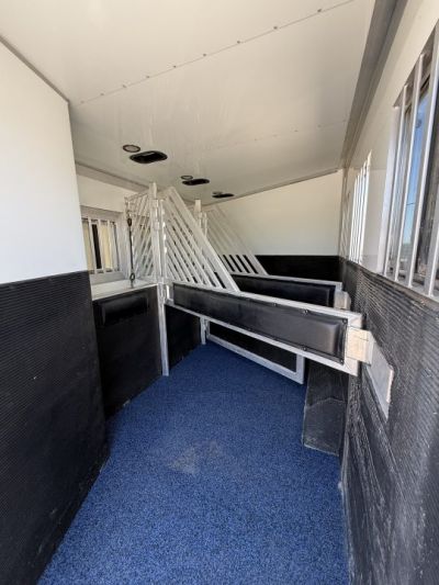 Used 2007 Bloomer THE EVOLUTION Horse Trailer