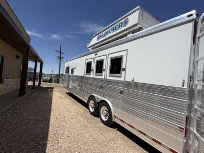 Used 2007 Bloomer THE EVOLUTION Horse Trailer