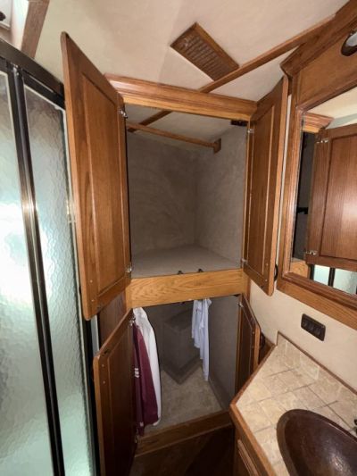 Used 2007 Bloomer THE EVOLUTION Horse Trailer