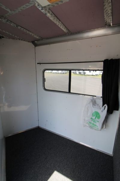 Used 2002 Sundowner 3 Horse w/ Side Tack - Insulated Dressing Room Roof