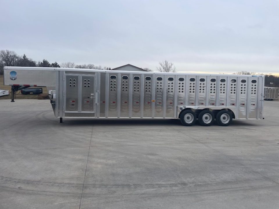 New 2027 Merritt Cattle Baron 32ft x 8ft Triple 8k axles Aluminum Livestock trailer Stock / Stock Combo Trailer