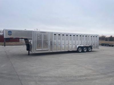New 2027 Merritt Cattle Baron 32ft x 8ft Triple 8k axles Aluminum Livestock trailer Stock / Stock Combo Trailer