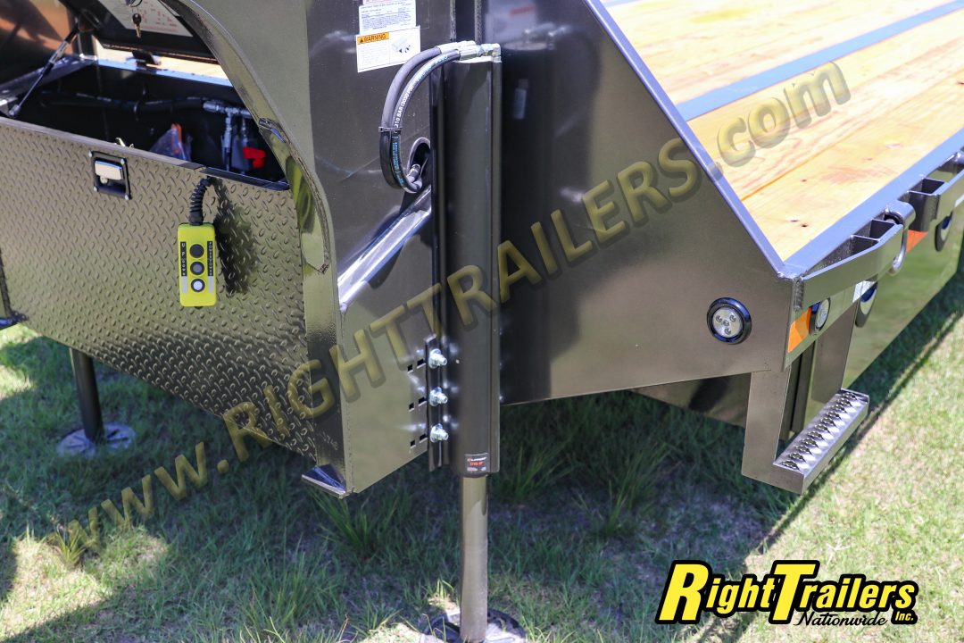 New 2027 8.5X40 MAXX-D GOOSENECK EQUIPMENT TRAILER