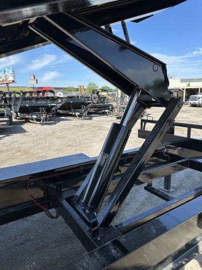 New 2026 East Texas Trailers 25' Tandem Dual Gooseneck Full Tilt Equipment Trailer