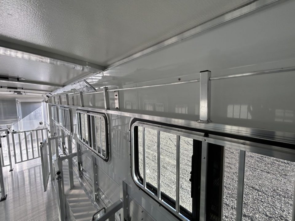 New 2027 Cimarron Showstar 317 Gooseneck Pen System
