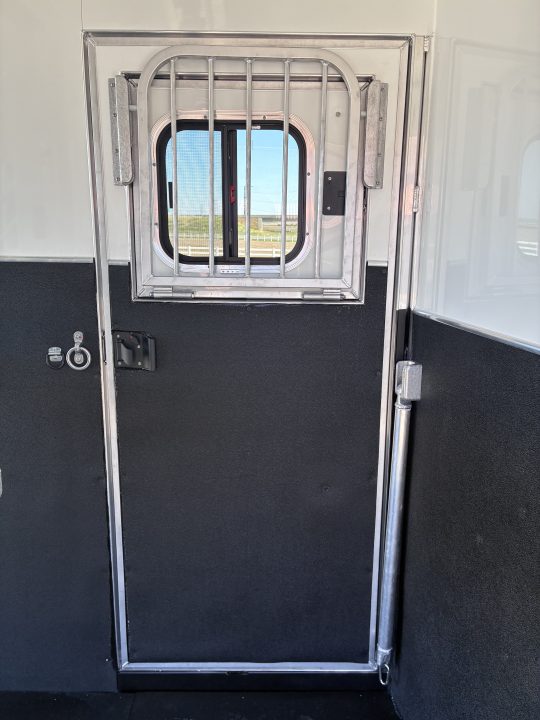 New 2027 Cimarron Trailers 2H Straight Load BP Horse Trailer