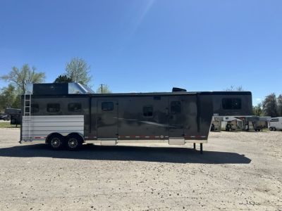 Consignment 2026 Trails West Living Quarter Horse Trailer
