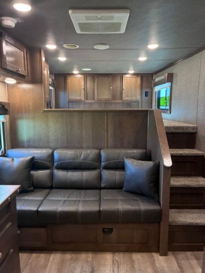 New 2026 SMC 2H 9'LQ Horse Trailer