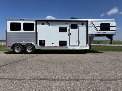 New 2026 SMC 2H 9'LQ Horse Trailer