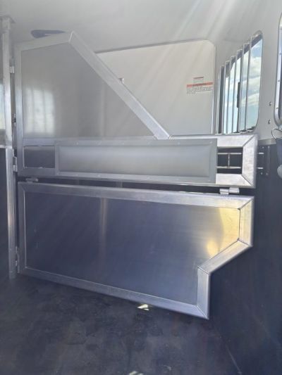 New 2026 SMC 2H 9'LQ Horse Trailer