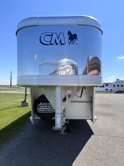 Used 2002 CM Trailers 3H GN Horse Trailer