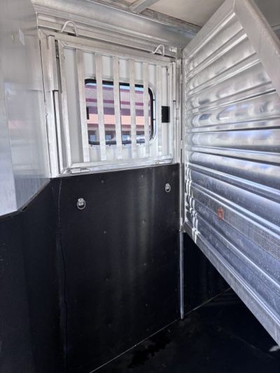Used 2002 CM Trailers 3H GN Horse Trailer