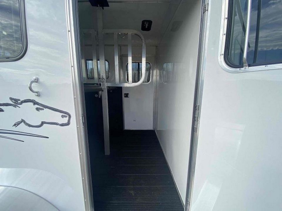 New 2027 Homesteader Trailer 214FB Horse Trailer