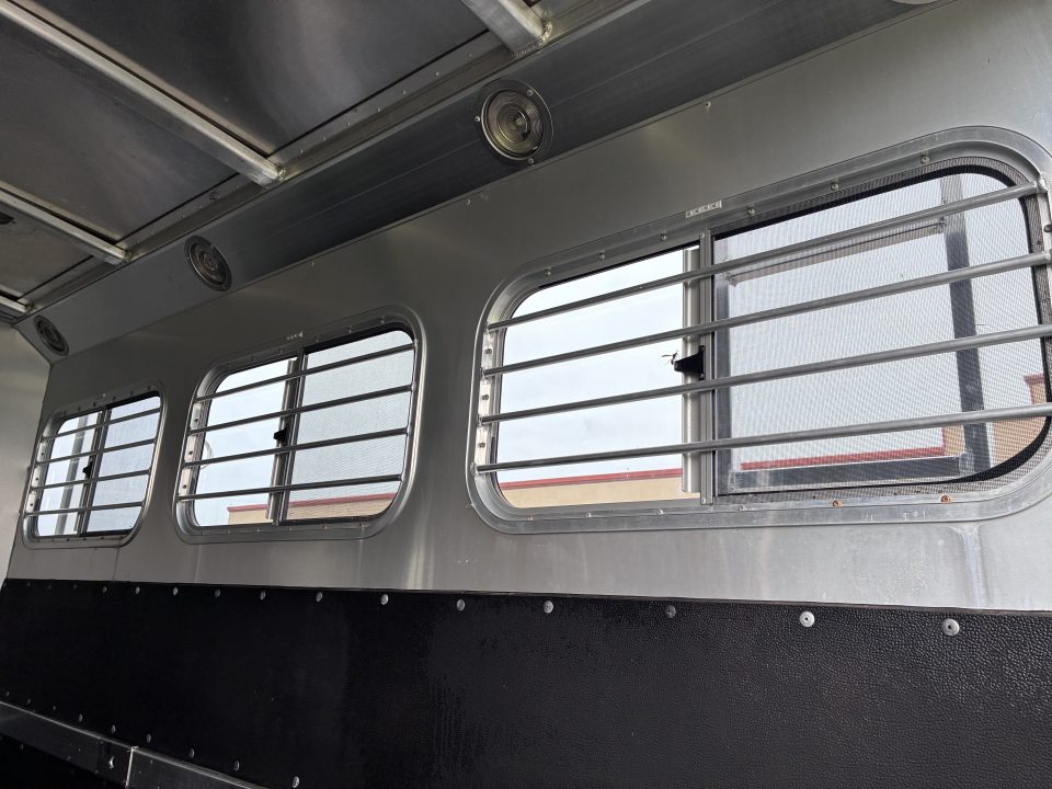 Used 2004 4-Star Trailers 3H 10'LQ Horse Trailer