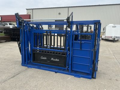 New 2026 Other M2150 Manual Squeeze Chute Livestock Equipment