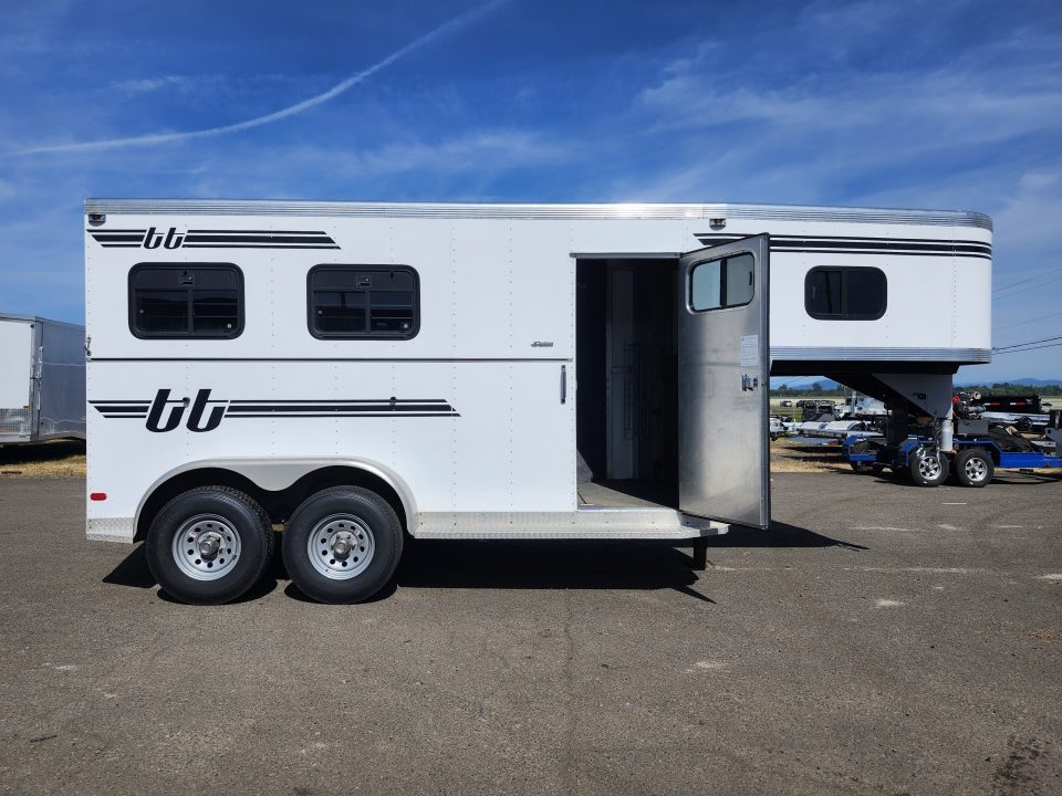 Used 2000 Turnbow 2H GN Slant Horse Trailer