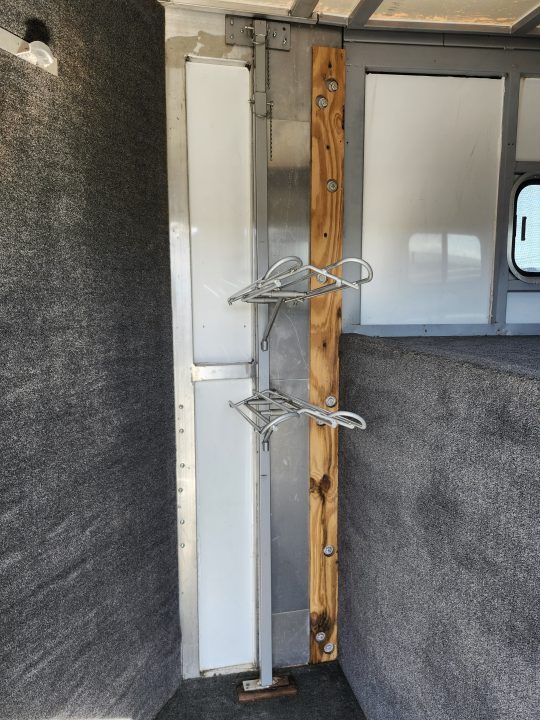 Used 2000 Turnbow 2H GN Slant Horse Trailer