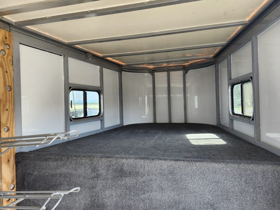 Used 2000 Turnbow 2H GN Slant Horse Trailer
