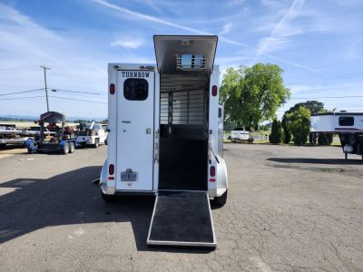 Used 2000 Turnbow 2H GN Slant Horse Trailer