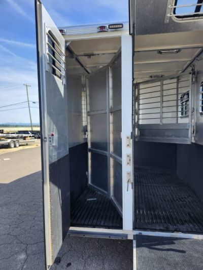 Used 2000 Turnbow 2H GN Slant Horse Trailer
