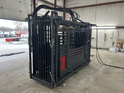 New 2026 Catch Master Hydraulic Squeeze Chute