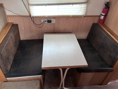 Used 2007 Sundowner 3H 9'LQ Horse Trailer