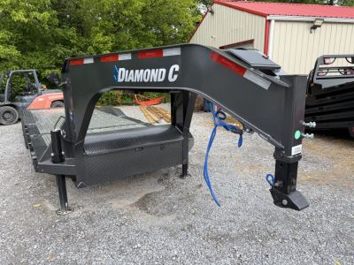 New 2026 Diamond C HXD210 GOOSENECK DRIVE OVER FENDERS TILT TRAILER **** DISC BRAKES**** PRO TILT ALUMINUM FLOOR HYDRO JACKS , SOLAR CHARGER