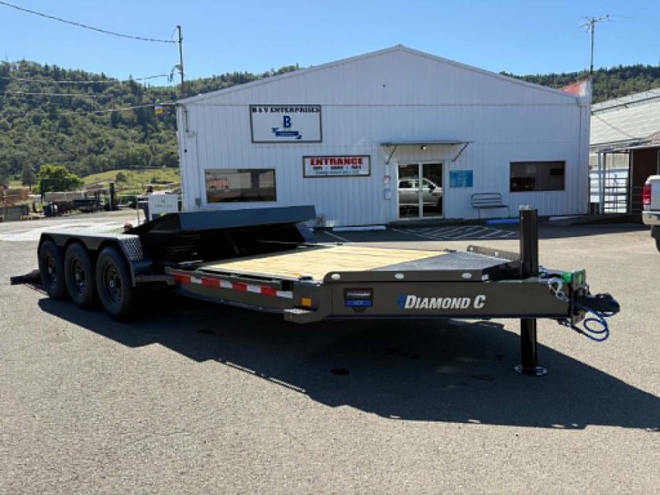 New SALE! SPLIT-TILT 2026 Diamond C Trailers HDT307 82X22 Equipment TRIPLE AXLE 24000 GVWR METALLIC GRAY