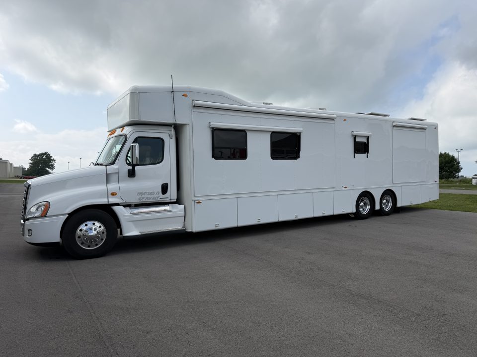 Used 2010 Cascadia 50' Motorhome