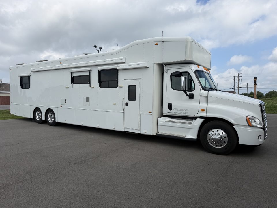 Used 2010 Cascadia 50' Motorhome