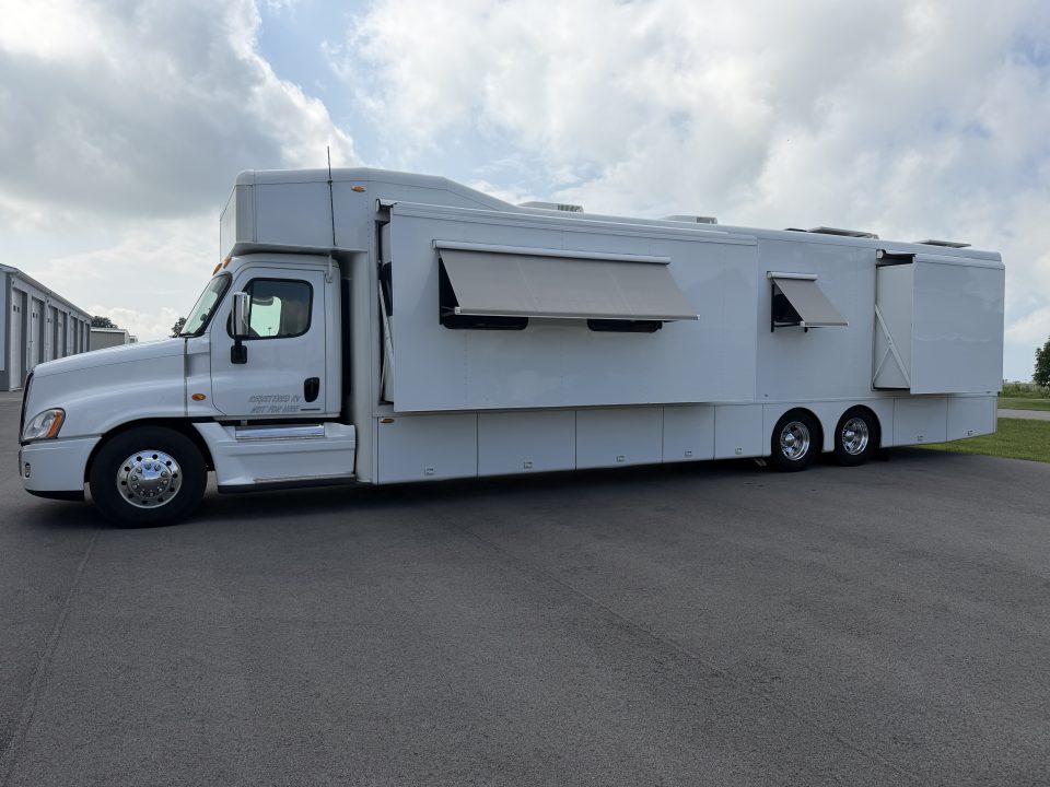 Used 2010 Cascadia 50' Motorhome