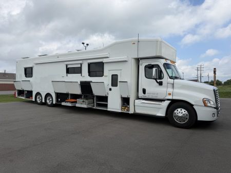 Used 2010 Cascadia 50' Motorhome