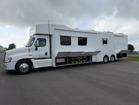 Used 2010 Cascadia 50' Motorhome