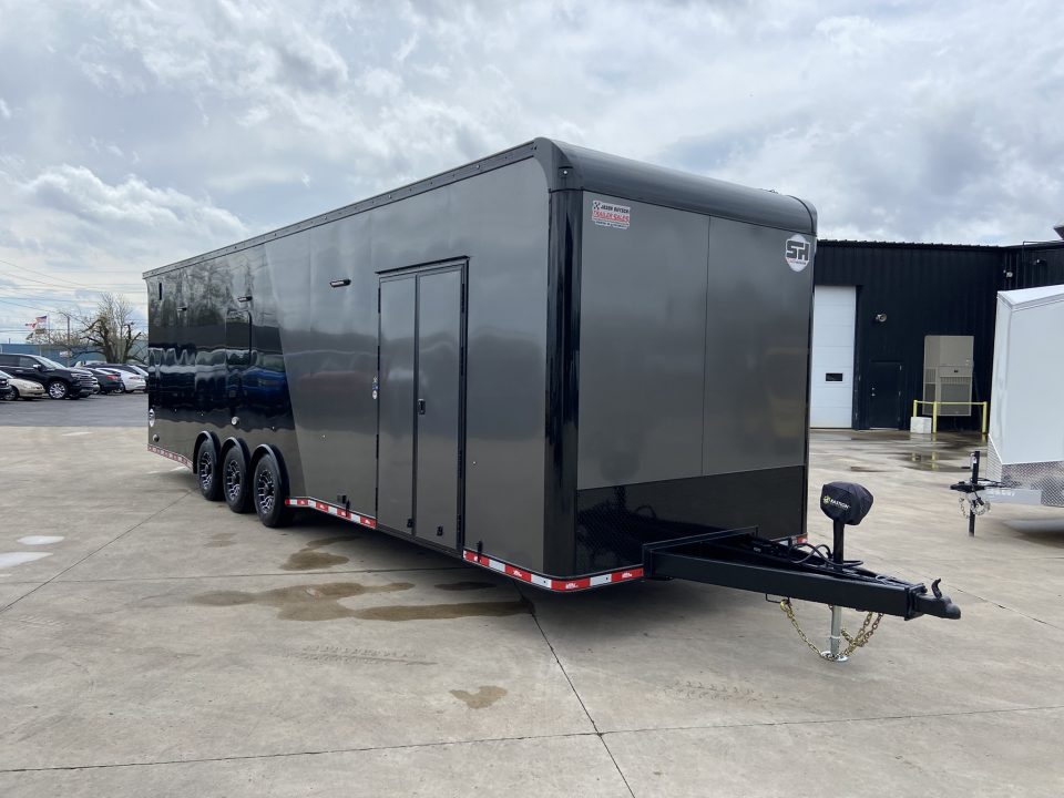 New United USH-8.532 Racing Trailer w/ Bath Pkg