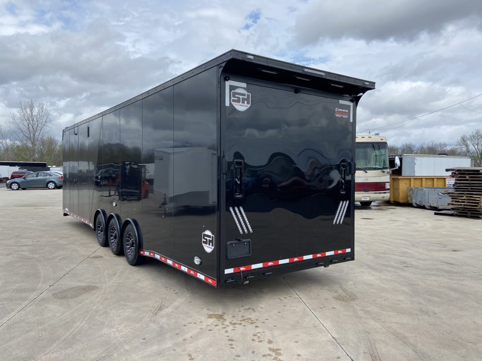 New United USH-8.532 Racing Trailer w/ Bath Pkg