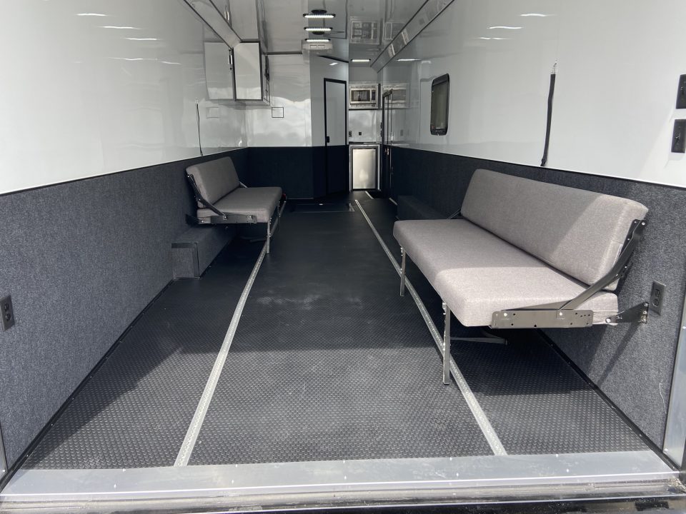 New United USH-8.532 Racing Trailer w/ Bath Pkg