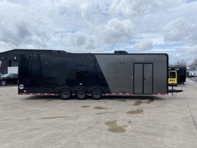 New United USH-8.532 Racing Trailer w/ Bath Pkg